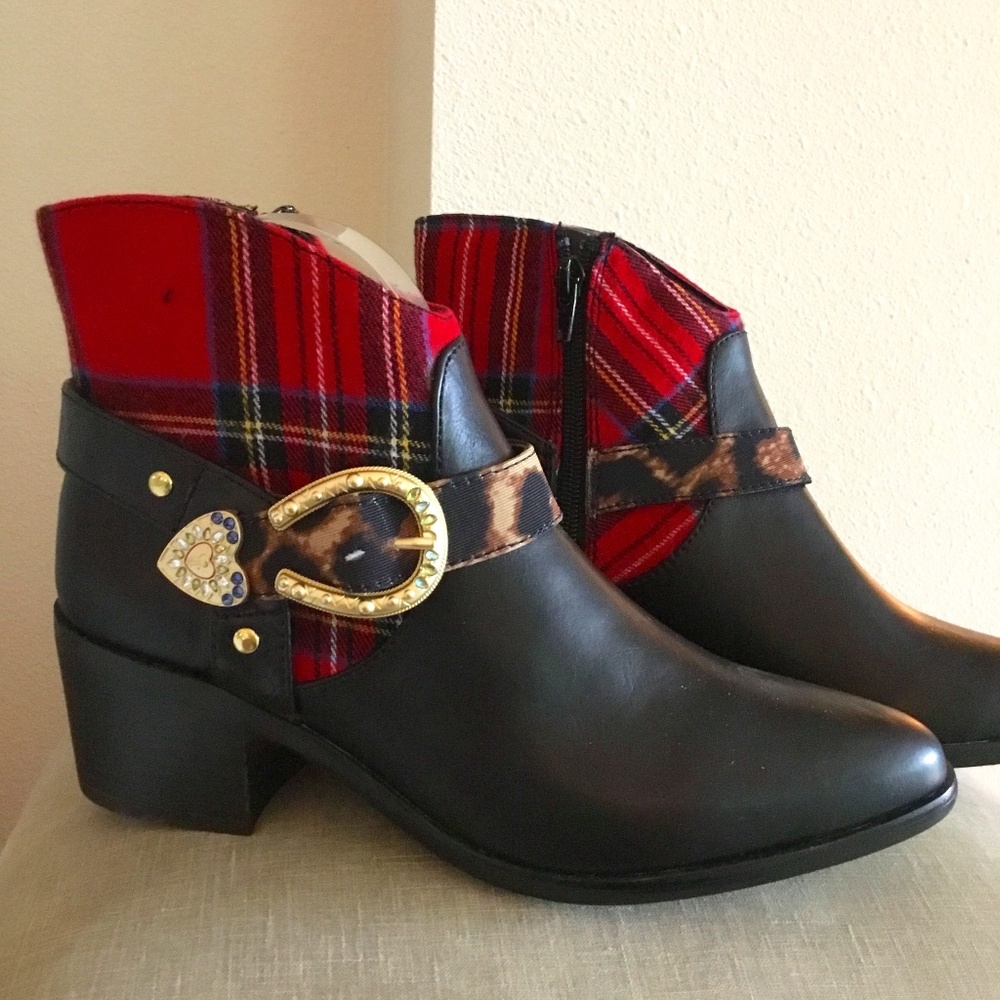 “ Betsey Johnson“ ankle boots  7 1/2 size